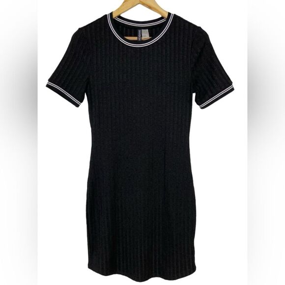 H&M Divided BLACK RIBBED KNIT SPORTY BODYCON DRESS SIZE 10 - Picture 4 of 6